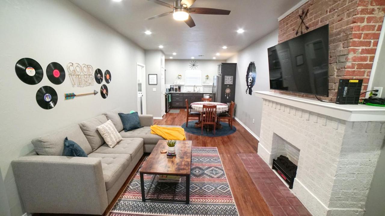Rock & Roll House, Fiber Internet, Roku Tv, Washer & Dryer, By Dt Chickasha & Leg Lamp! Экстерьер фото