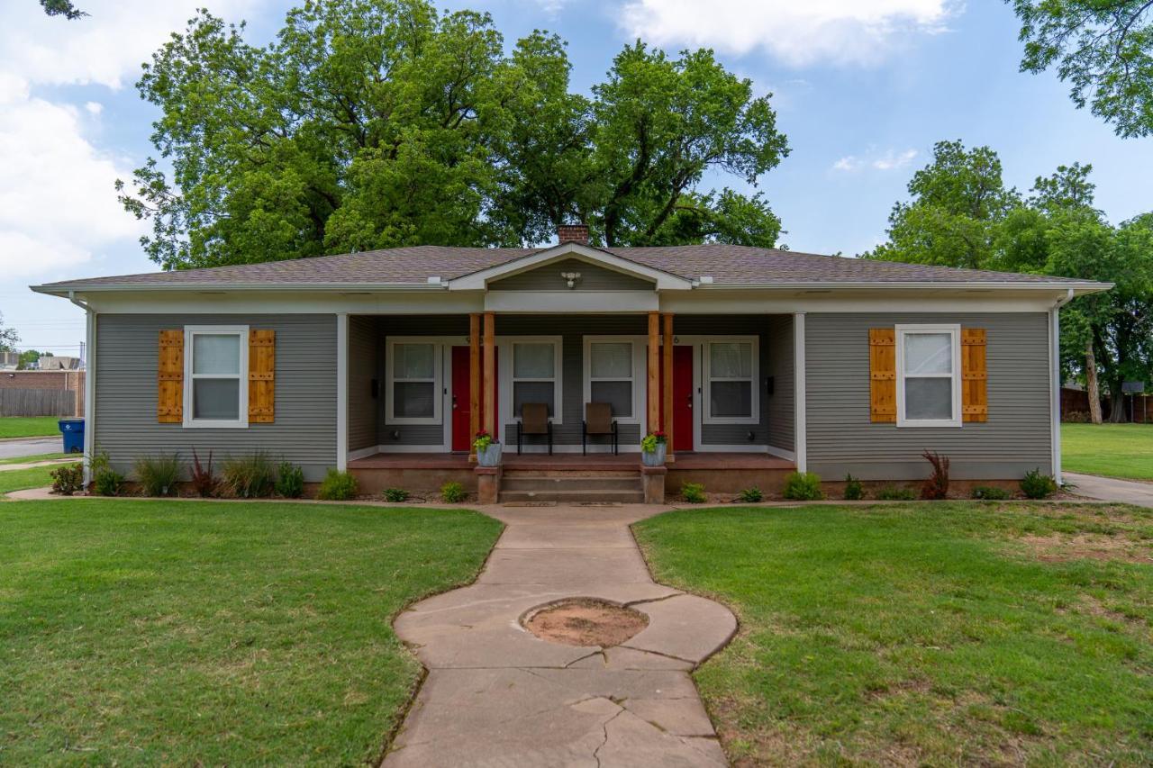 Rock & Roll House, Fiber Internet, Roku Tv, Washer & Dryer, By Dt Chickasha & Leg Lamp! Экстерьер фото