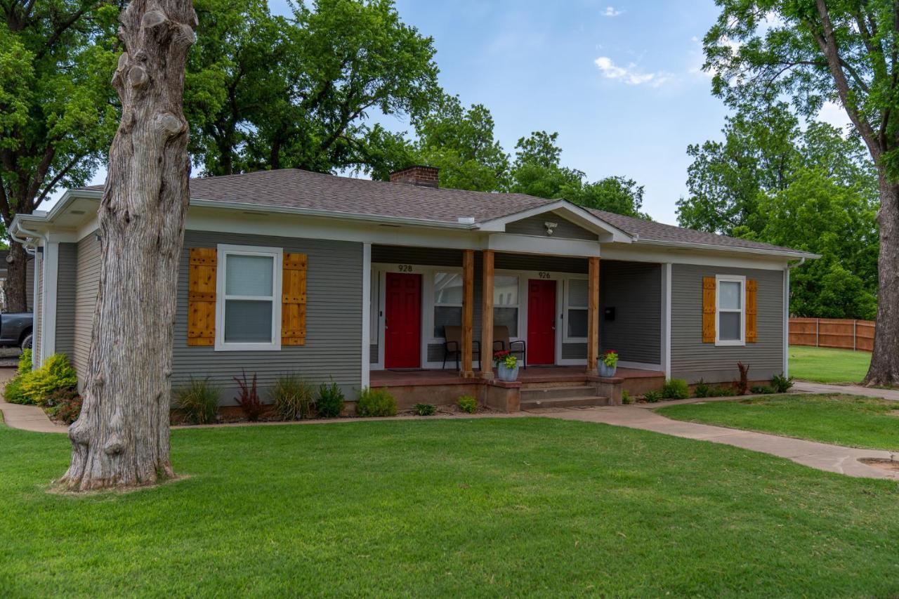 Rock & Roll House, Fiber Internet, Roku Tv, Washer & Dryer, By Dt Chickasha & Leg Lamp! Экстерьер фото