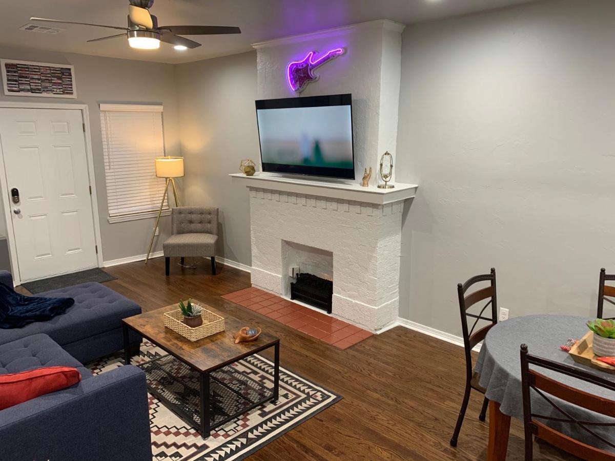 Rock & Roll House, Fiber Internet, Roku Tv, Washer & Dryer, By Dt Chickasha & Leg Lamp! Экстерьер фото