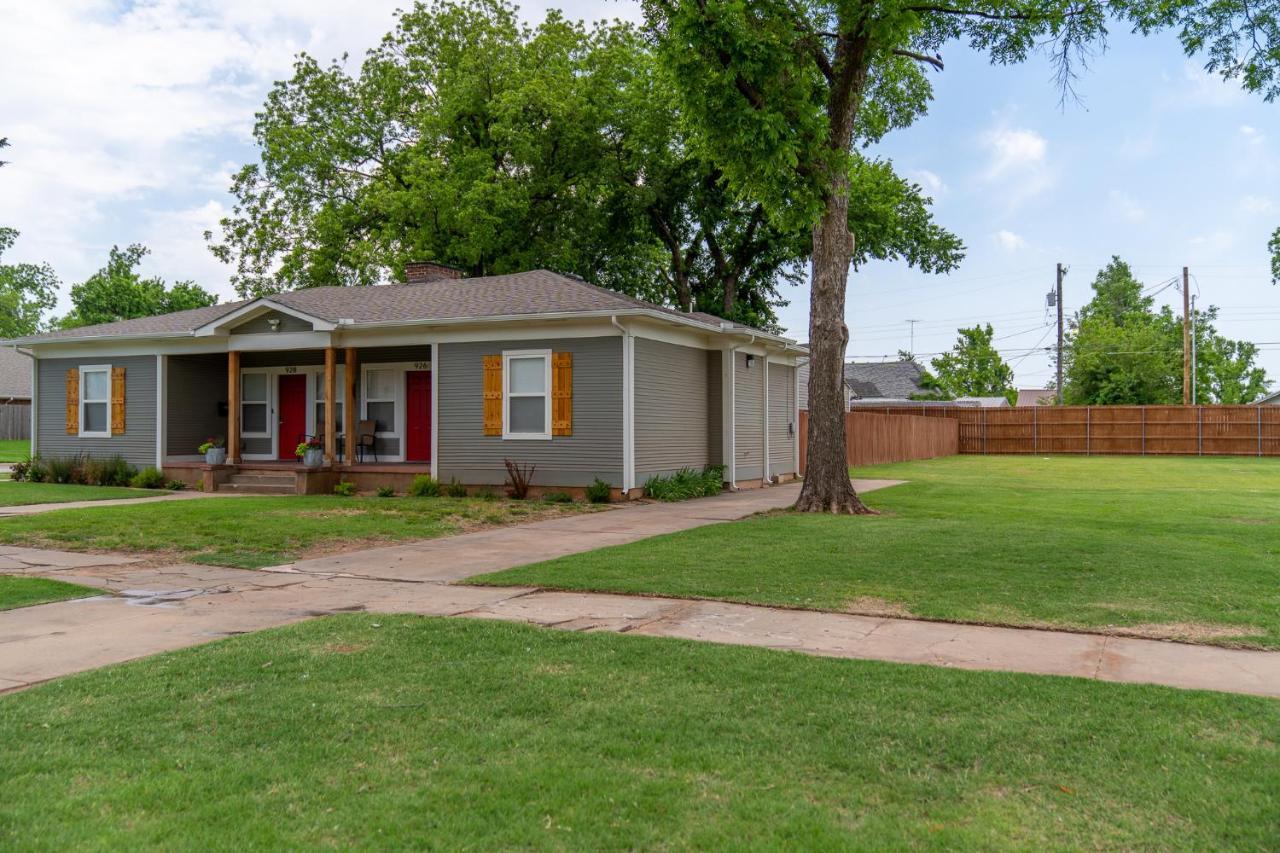 Rock & Roll House, Fiber Internet, Roku Tv, Washer & Dryer, By Dt Chickasha & Leg Lamp! Экстерьер фото